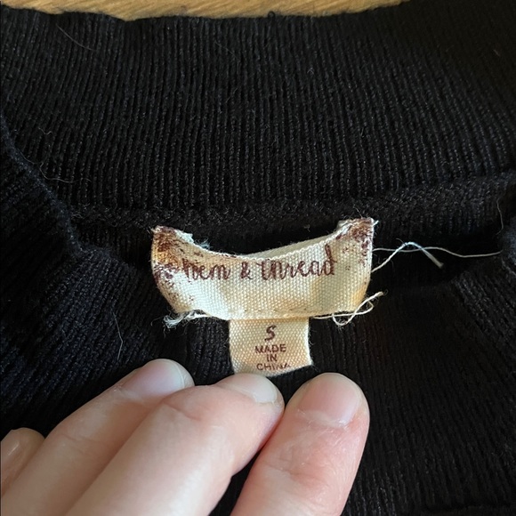 Hem & Thread Black Oversize Crewneck Sweater with White 'Cheers' Design - Picture 4 of 4